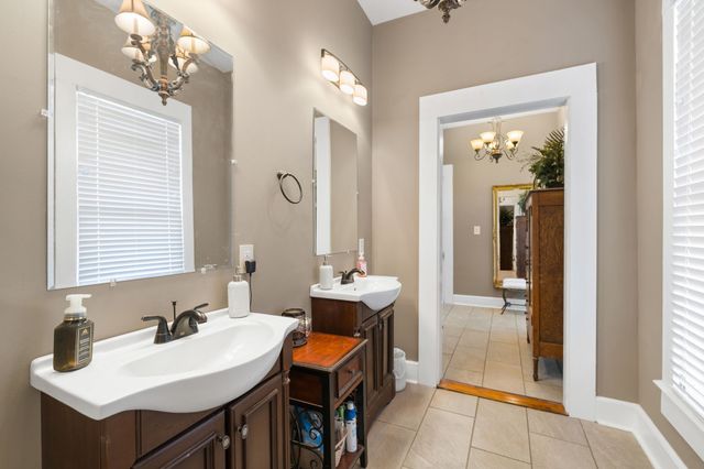 554 E Main St, Jackson, TN 38301