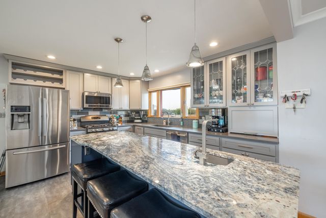 1007 S Barker Rd, Greenacres, WA 99016
