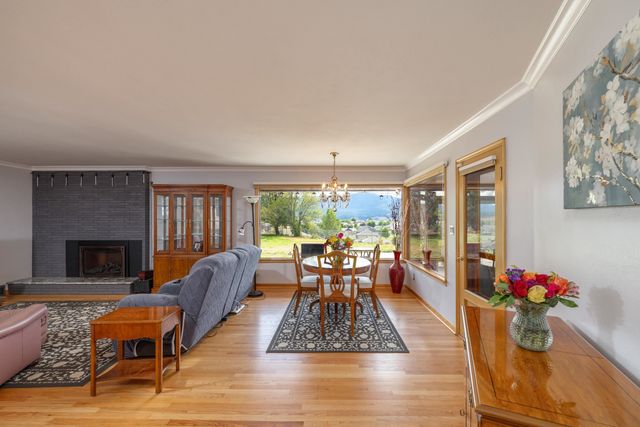 1007 S Barker Rd, Greenacres, WA 99016