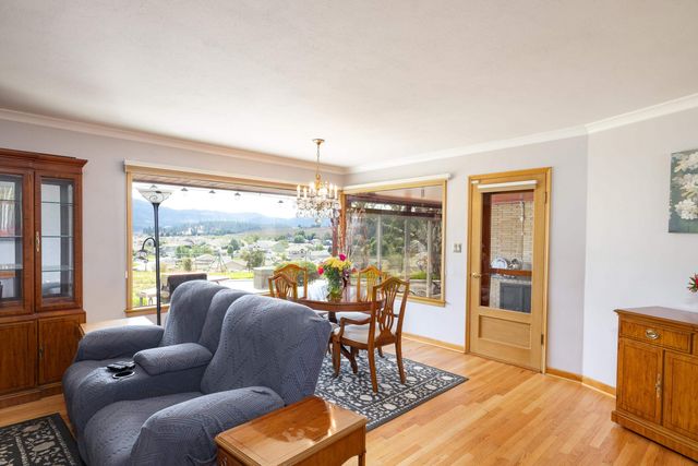 1007 S Barker Rd, Greenacres, WA 99016