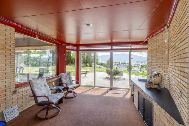 1007 S Barker Rd, Greenacres, WA 99016