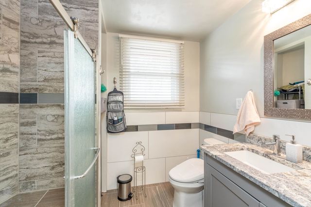 1007 S Barker Rd, Greenacres, WA 99016