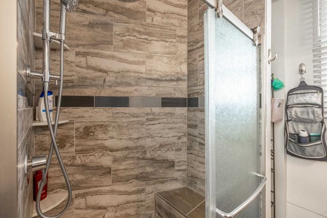 1007 S Barker Rd, Greenacres, WA 99016