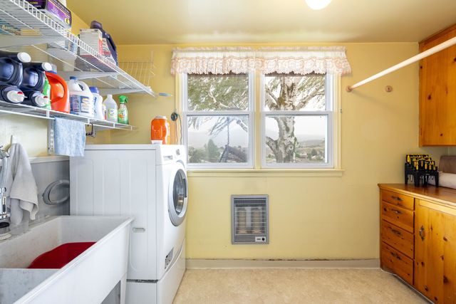 1007 S Barker Rd, Greenacres, WA 99016