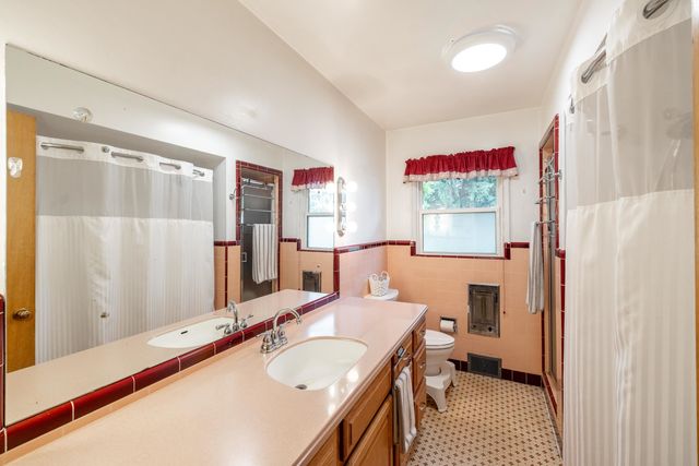 1007 S Barker Rd, Greenacres, WA 99016