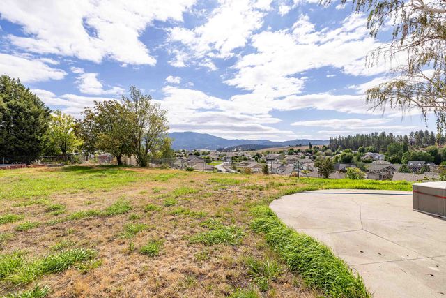 1007 S Barker Rd, Greenacres, WA 99016