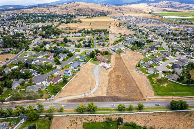 1007 S Barker Rd, Greenacres, WA 99016