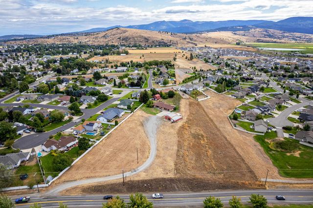 1007 S Barker Rd, Greenacres, WA 99016