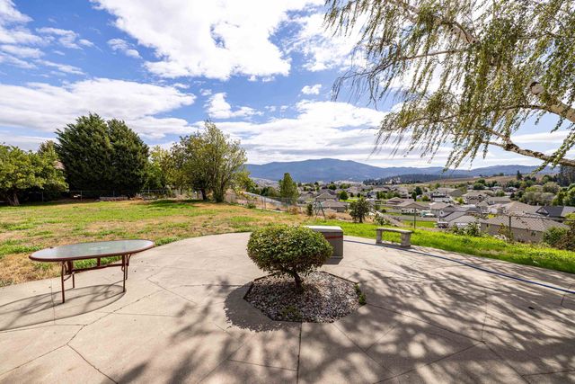 1007 S Barker Rd, Greenacres, WA 99016