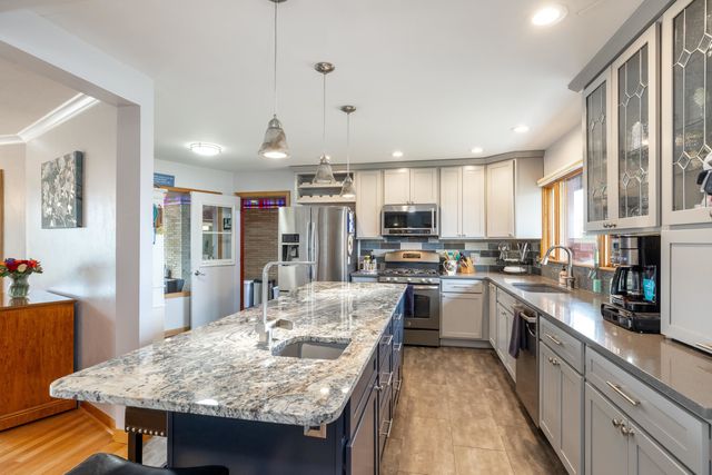1007 S Barker Rd, Greenacres, WA 99016