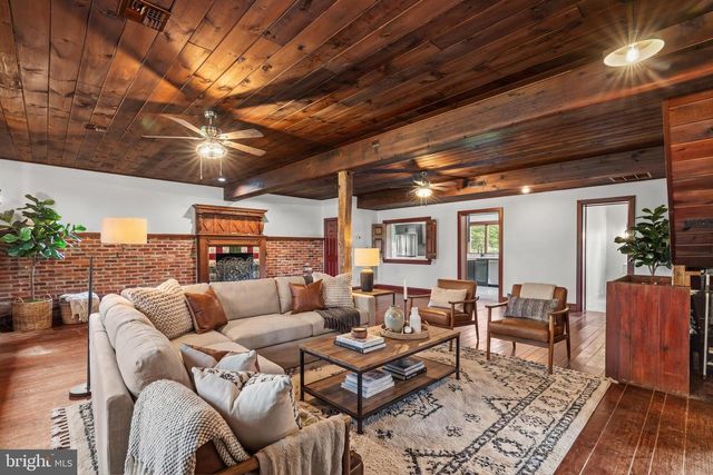 327 GEIGEL HILL RD, Ottsville, PA 18942