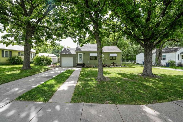 1500 W Edgemoor Dr, El Dorado, KS 67042