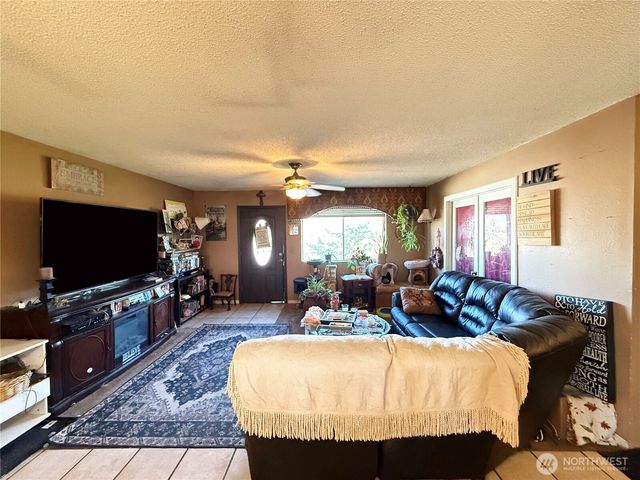 33 Greenacres Road, Riverside, WA 98849