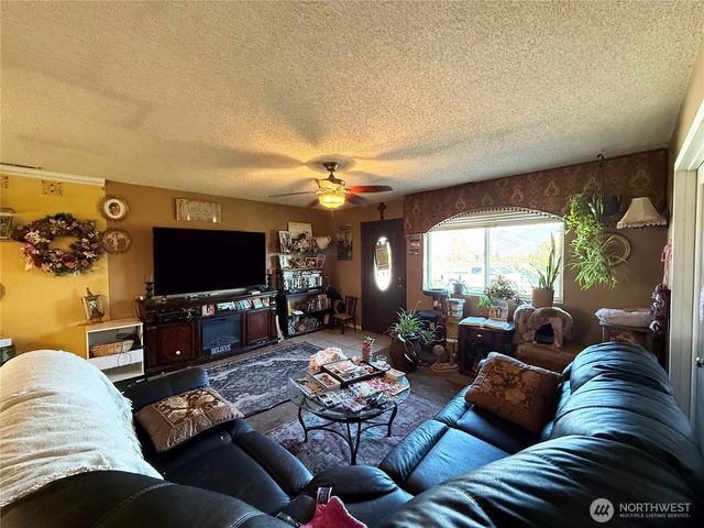 33 Greenacres Road, Riverside, WA 98849