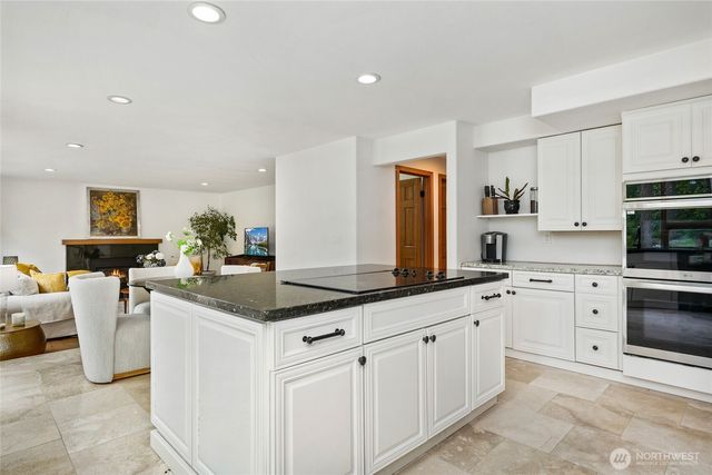 15609 92nd Court NE, Bothell, WA 98011