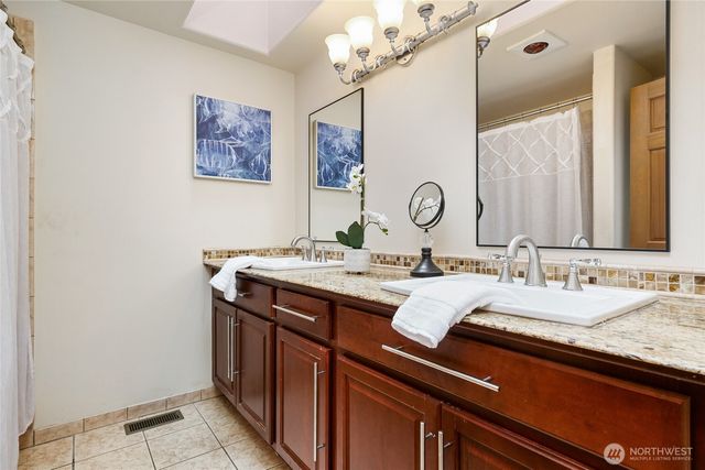 15609 92nd Court NE, Bothell, WA 98011