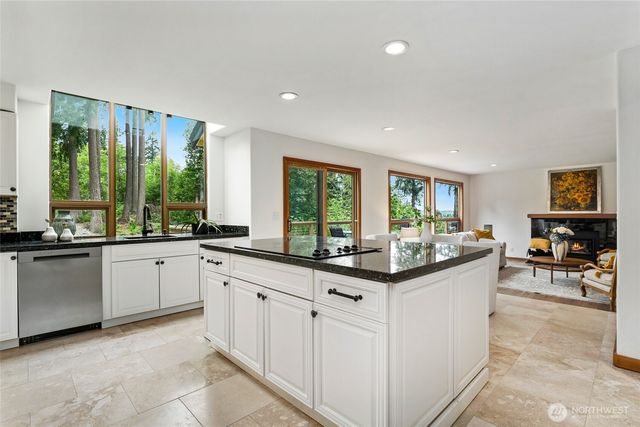 15609 92nd Court NE, Bothell, WA 98011