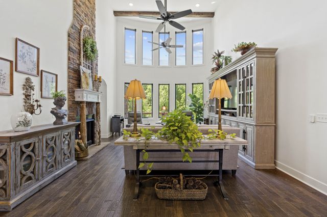 302 Cedar Hollow Ct, Lebanon, TN 37087