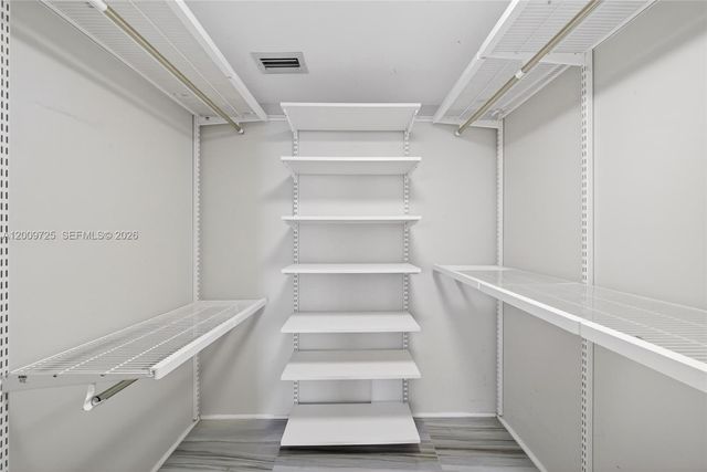 3401 N Country Club Dr 812, Aventura, FL 33180