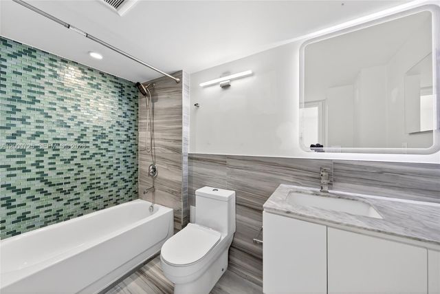 3401 N Country Club Dr 812, Aventura, FL 33180