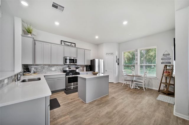 16102 Hidalgo Street, Conroe, TX 77303