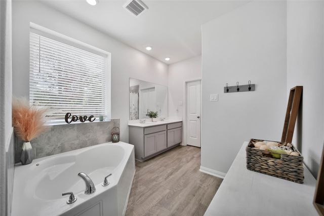 16102 Hidalgo Street, Conroe, TX 77303