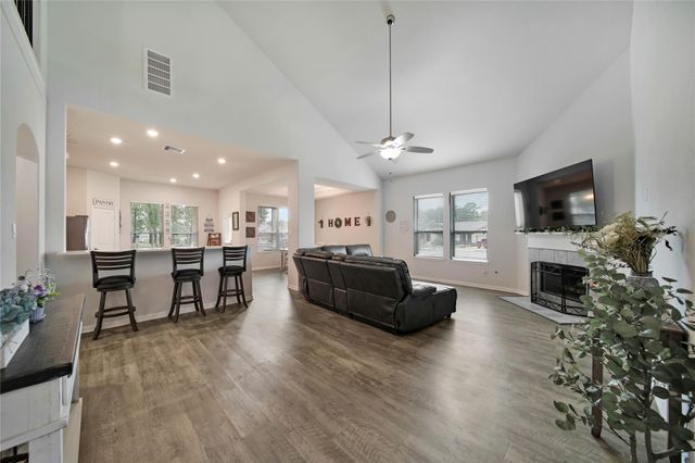 16102 Hidalgo Street, Conroe, TX 77303