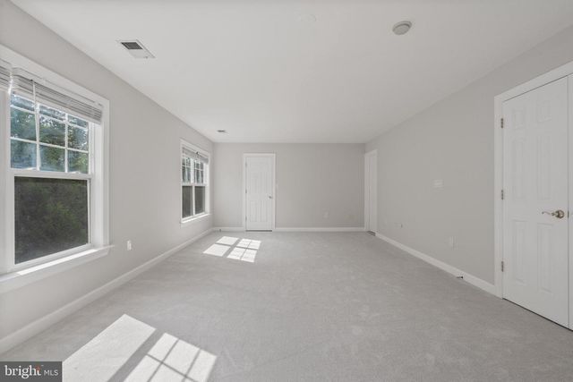 8239 GLADE BANK DR, Manassas, VA 20111
