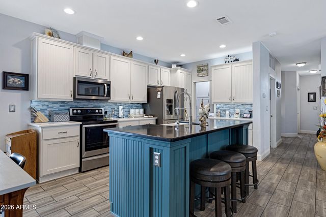 3301 S GOLDFIELD Road 6055, Apache Junction, AZ 85119