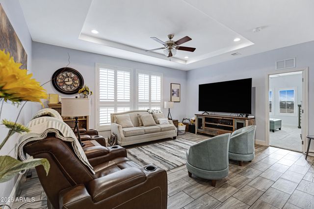 3301 S GOLDFIELD Road 6055, Apache Junction, AZ 85119