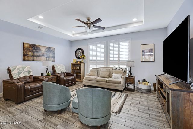 3301 S GOLDFIELD Road 6055, Apache Junction, AZ 85119