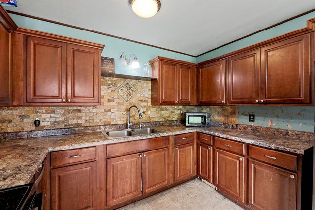 1302 W Casado St, Wichita, KS 67217