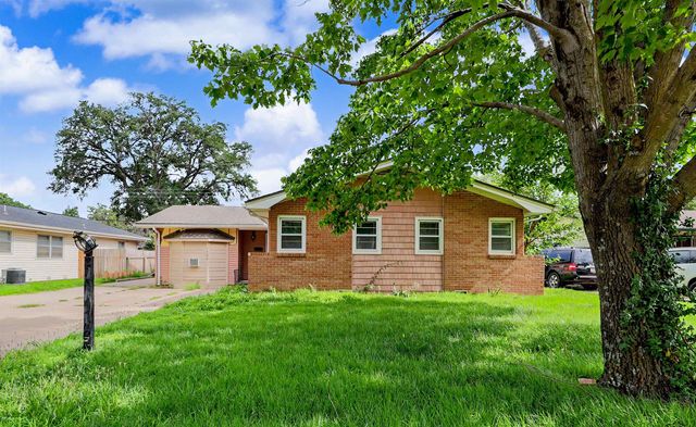 1302 W Casado St, Wichita, KS 67217
