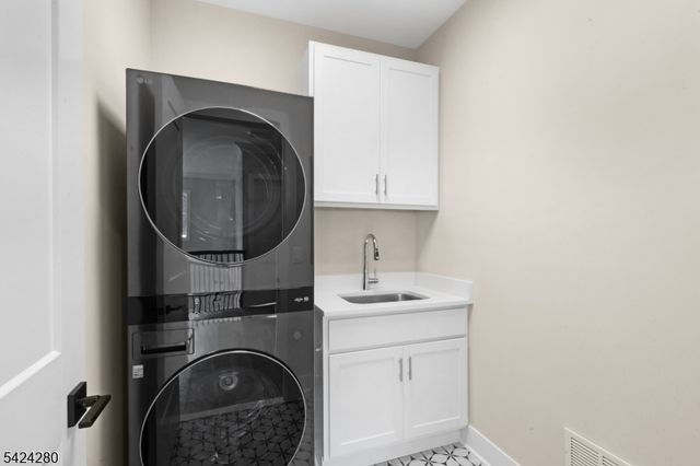 9 Brookside Dr, Warren Twp., NJ 07059