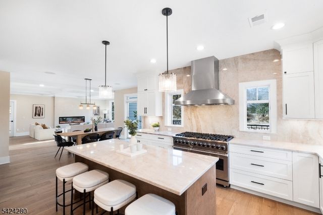 9 Brookside Dr, Warren Twp., NJ 07059
