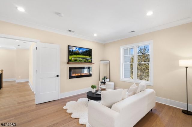 9 Brookside Dr, Warren Twp., NJ 07059