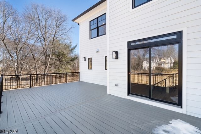 9 Brookside Dr, Warren Twp., NJ 07059