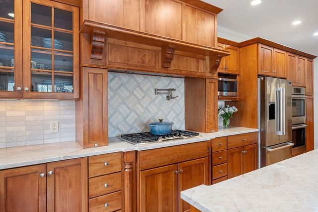 15 Saddle Lane, Hanover, MA 02339
