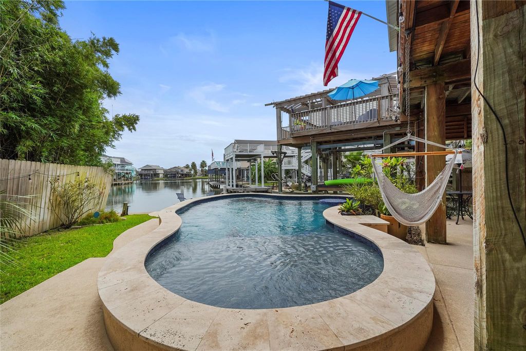 16547 Tortuga Way, Jamaica Beach, TX 77554