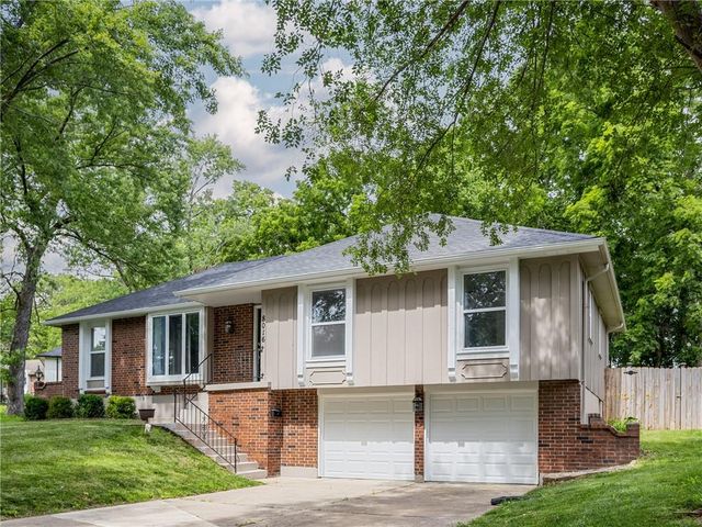 8016 Sunset Circle, Grandview, MO 64030