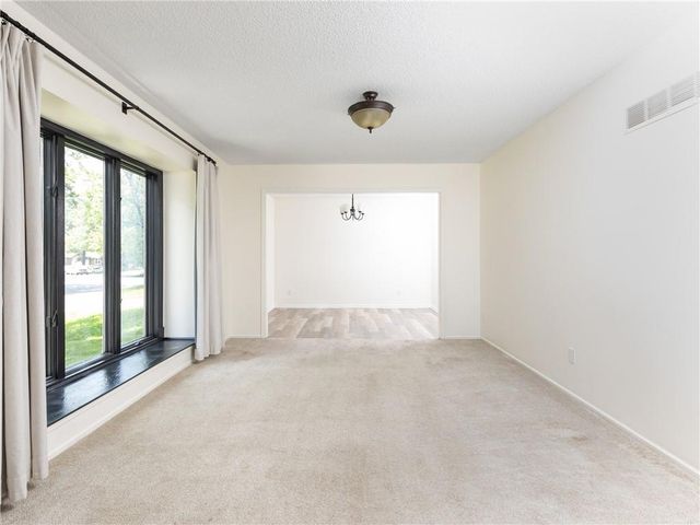 8016 Sunset Circle, Grandview, MO 64030