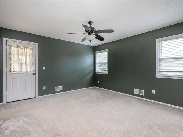 8016 Sunset Circle, Grandview, MO 64030