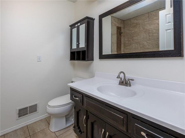 8016 Sunset Circle, Grandview, MO 64030