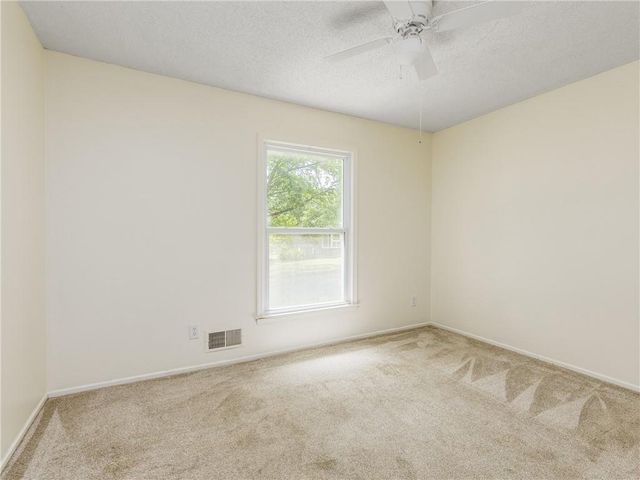 8016 Sunset Circle, Grandview, MO 64030