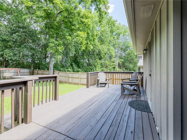 8016 Sunset Circle, Grandview, MO 64030