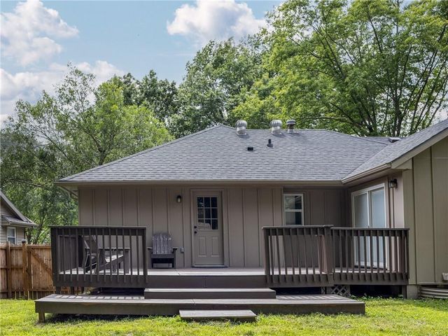 8016 Sunset Circle, Grandview, MO 64030