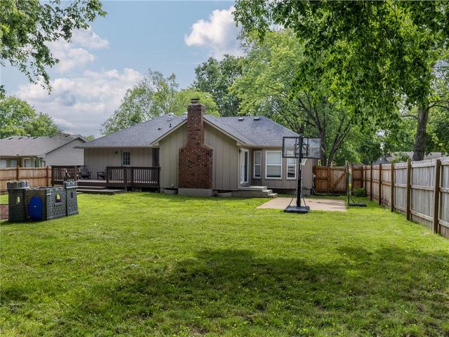 8016 Sunset Circle, Grandview, MO 64030