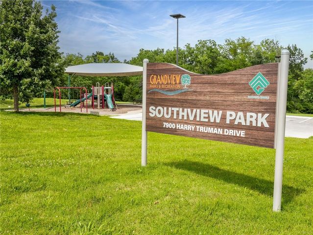8016 Sunset Circle, Grandview, MO 64030