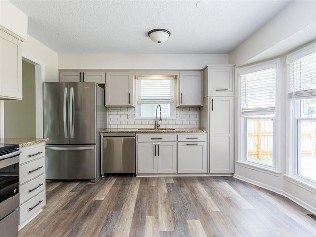 8016 Sunset Circle, Grandview, MO 64030