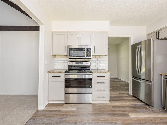 8016 Sunset Circle, Grandview, MO 64030